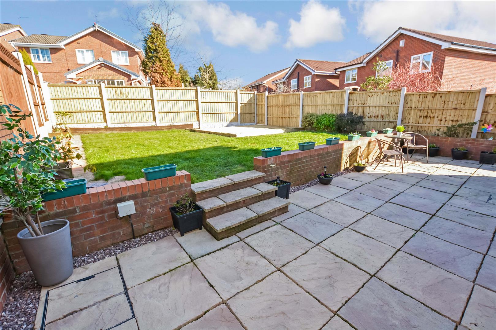 ENCLOSED REAR GARDEN